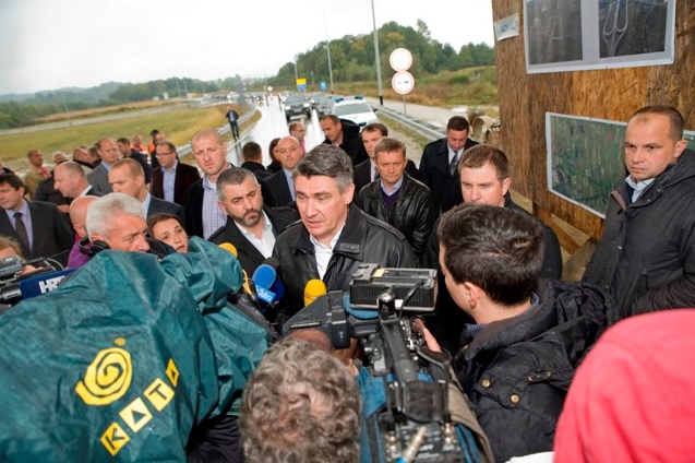 Premijer Milanović u obilasku dionice Andraševec - Mokrice (foto: Ministarstvo pomorstva, prometa i infrastrukture, www.mppi.hr)