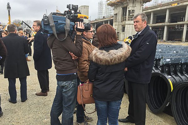 Predsjednik Uprave Viadukta Joško Mikulić odgovara na pitanja novinara Predsjednik Uprave Viadukta Joško Mikulić odgovara na pitanja novinara