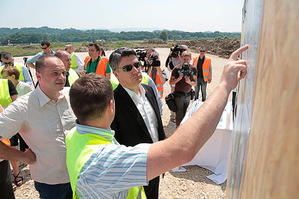 Premijer Zoran Milanović i ministar Siniša Hajdaš Dončić na gradilištu brze ceste Popovec – Marija Bistrica – Zabok sa spojem na Breznički Hum (izvor: Vlada RH, vlada.gov.hr)